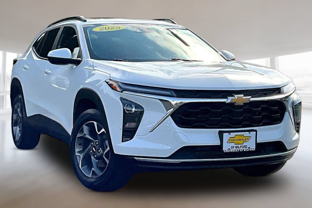 Used 2025 Chevrolet Trax LT w/ Sunroof Package