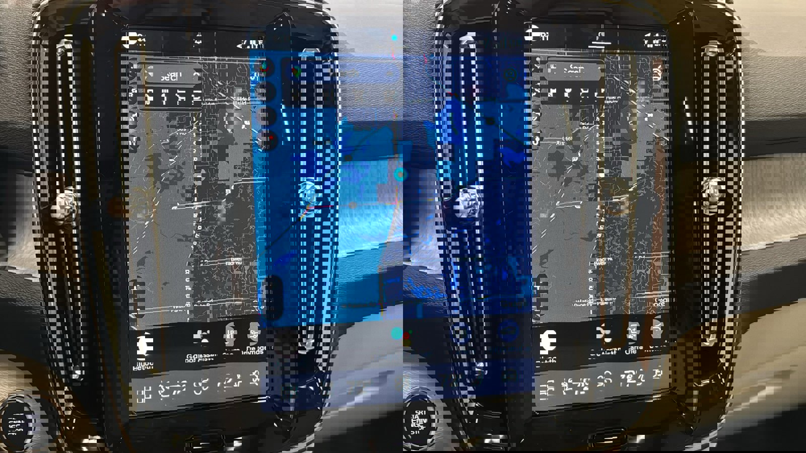 Used 2026 Volvo XC40 B4 Plus w/ Climate Package image 16