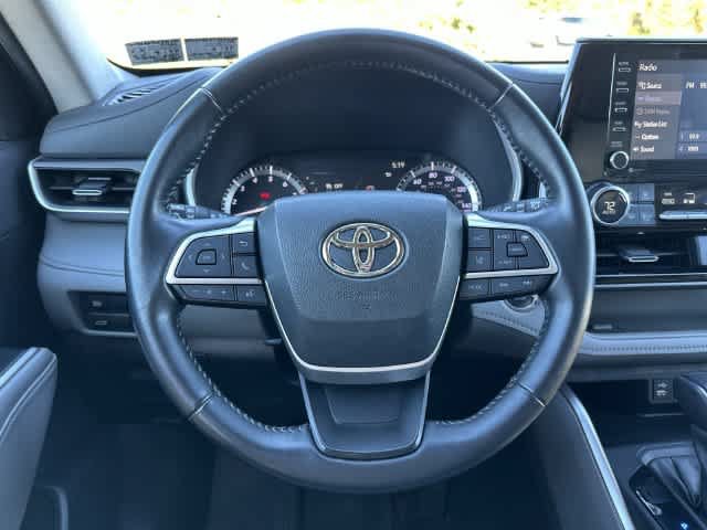 Used 2022 Toyota Highlander XLE AWD/4WD image 8