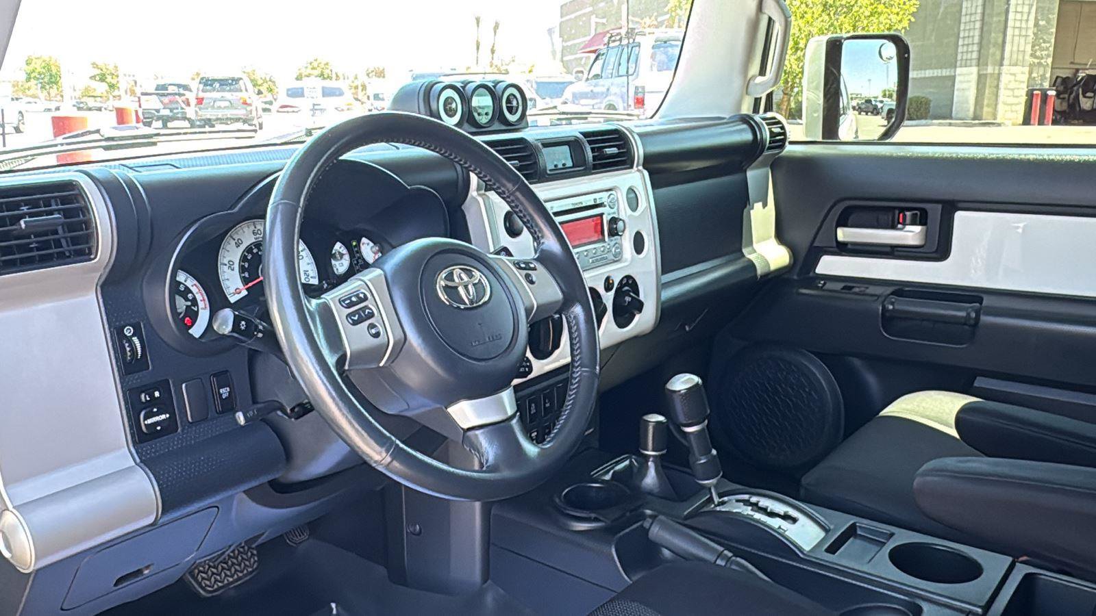 Used 2014 Toyota FJ Cruiser 4WD w/ Upgrade Package image 25