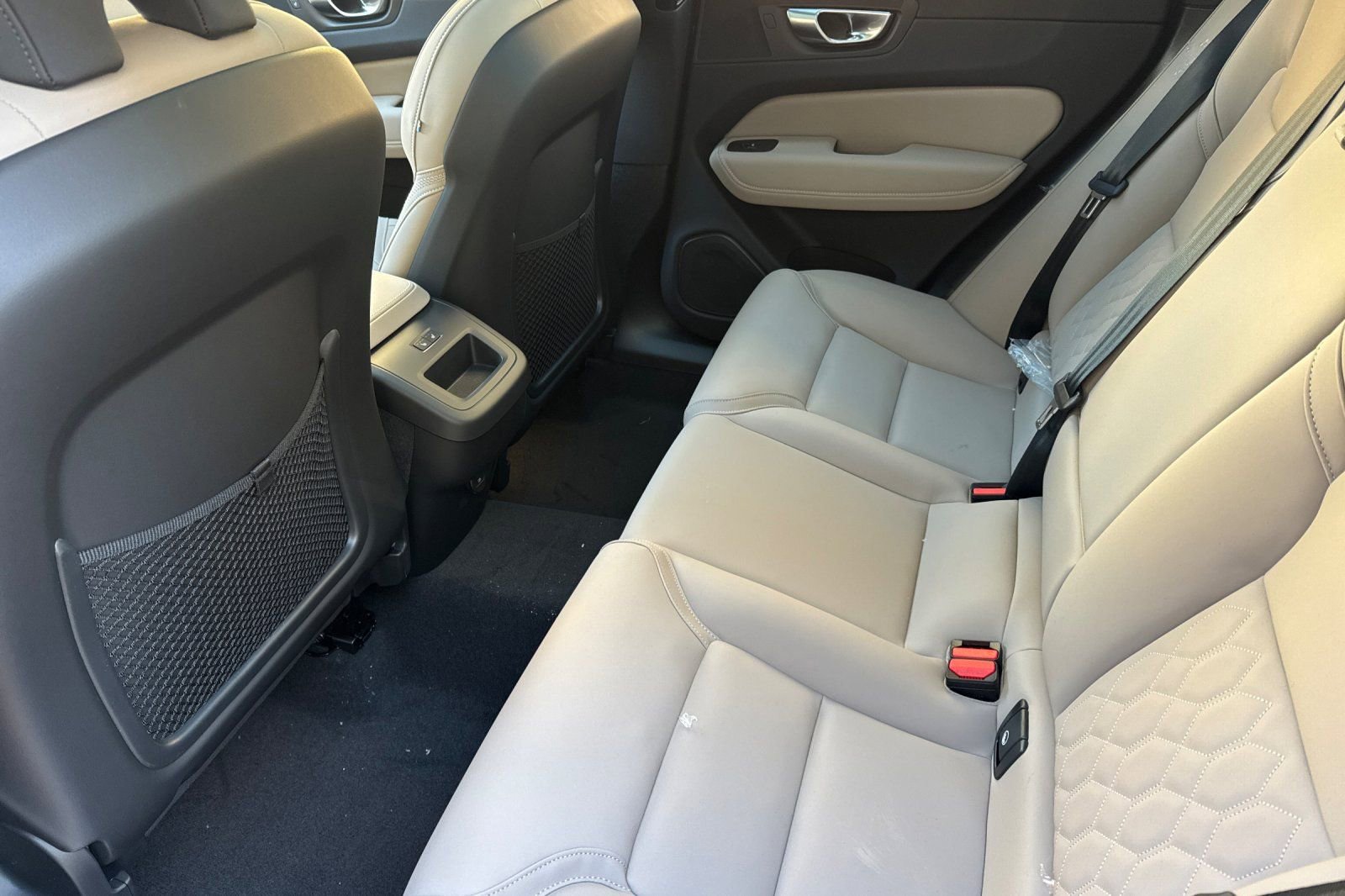 New 2026 Volvo XC60 B5 Plus w/ Protection Package Premier AWD/4WD image 12