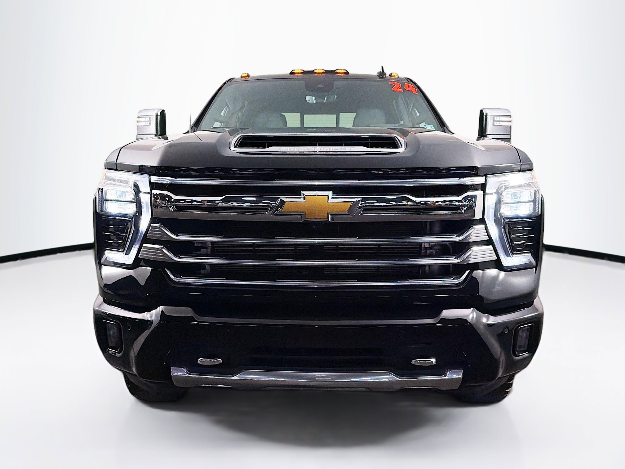 Used 2024 Chevrolet Silverado 2500 High Country w/ High Country Premium Package image 3