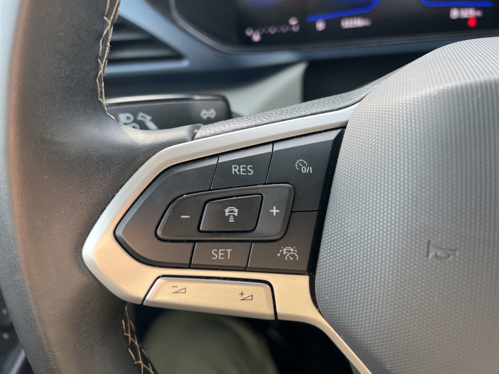 Used 2024 Volkswagen Taos SE image 16