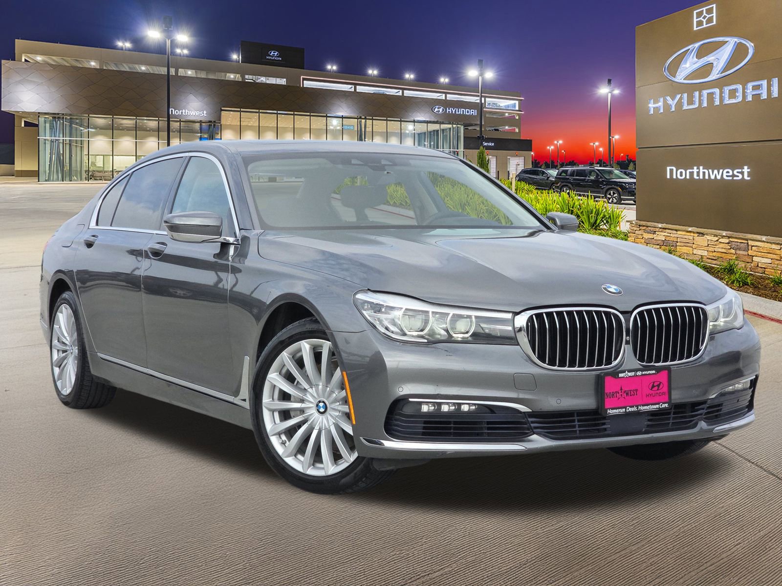 Used 2017 BMW 740i image 3