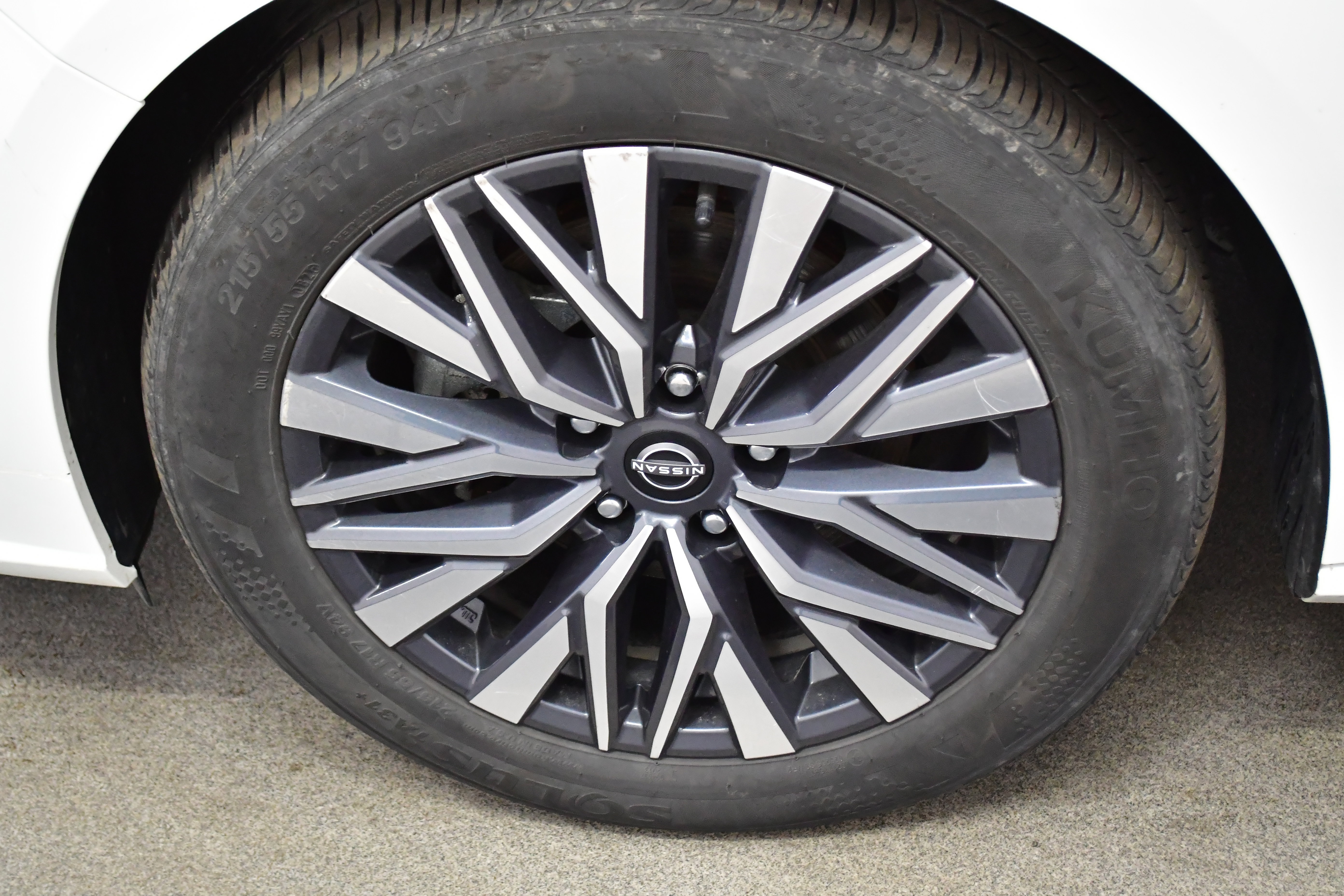 Used 2025 Nissan Altima 2.5 SV FWD image 34