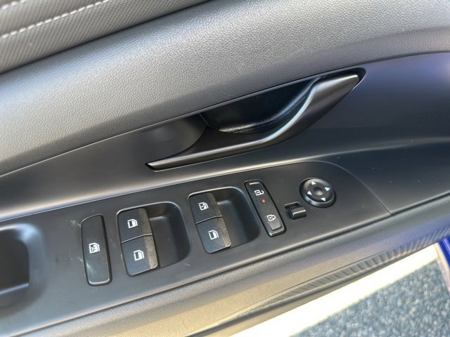 Certified 2025 Hyundai Elantra Sport image 16