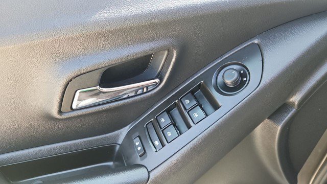 Used 2021 Chevrolet Trax LS AWD/4WD image 21
