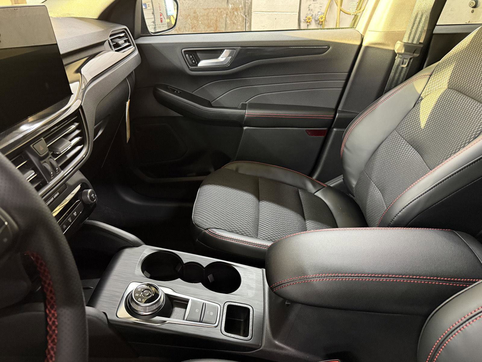 New 2026 Ford Escape ST-Line w/ Tech Pack #1 image 17