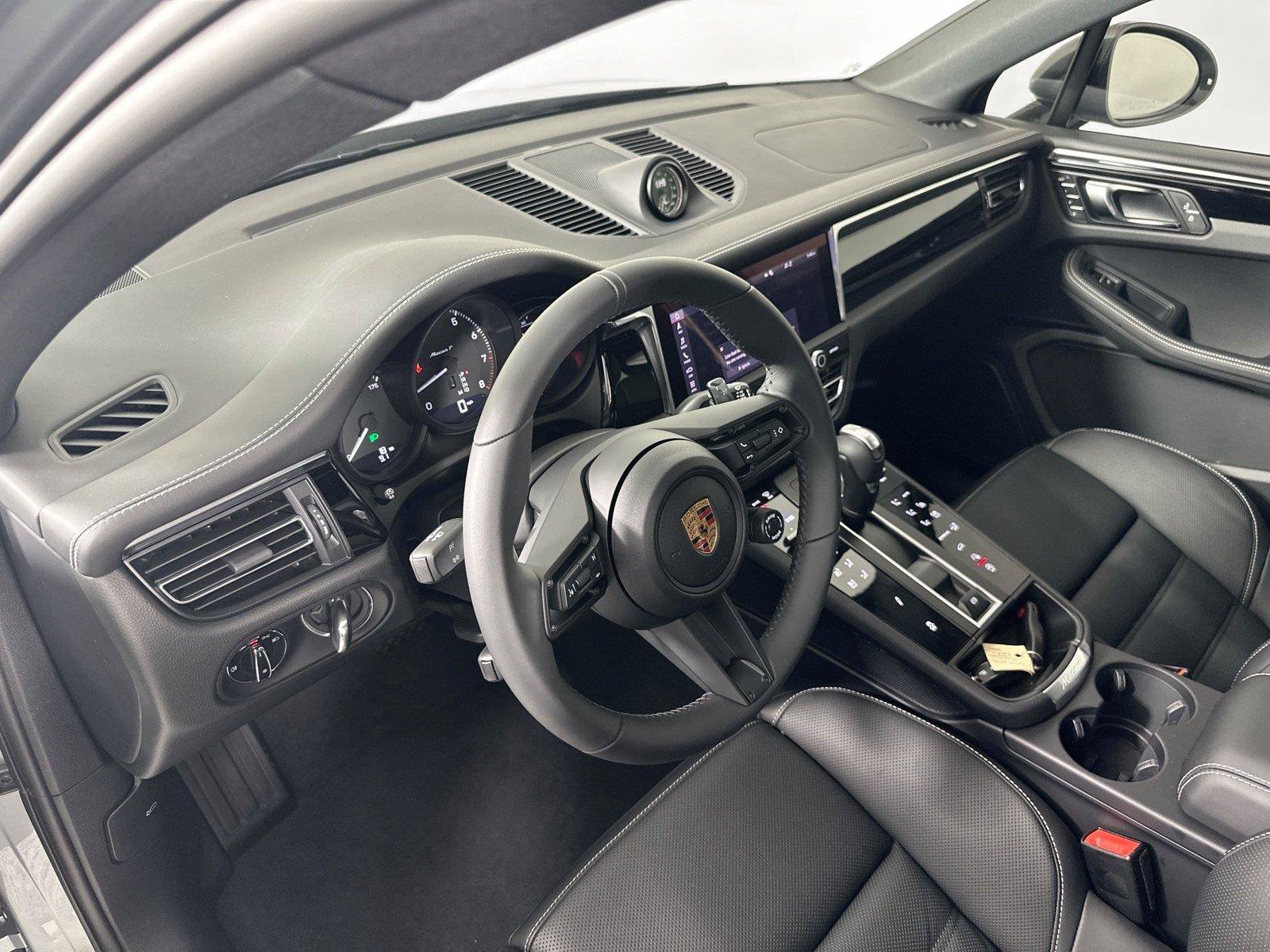 Used 2026 Porsche Macan Turbo AWD/4WD image 4