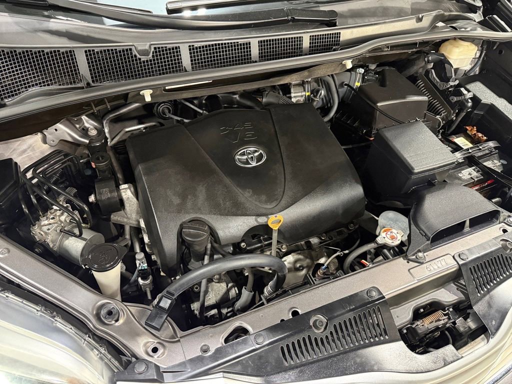 Used 2017 Toyota Sienna Limited AWD/4WD image 46