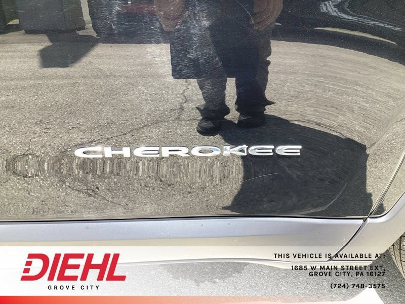 Used 2017 Jeep Cherokee Limited AWD/4WD image 10