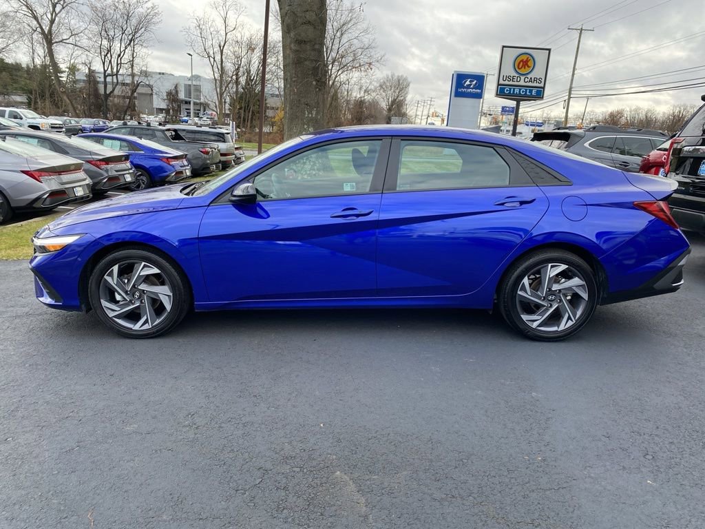 Certified 2025 Hyundai Elantra Sport w/ Cargo Package image 7