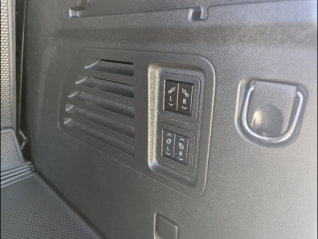 Used 2024 Chevrolet Traverse RS AWD/4WD image 24