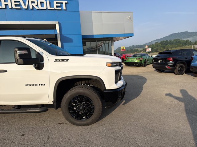 Used 2025 Chevrolet Silverado 2500 Custom w/ Custom Convenience Package AWD/4WD image 2