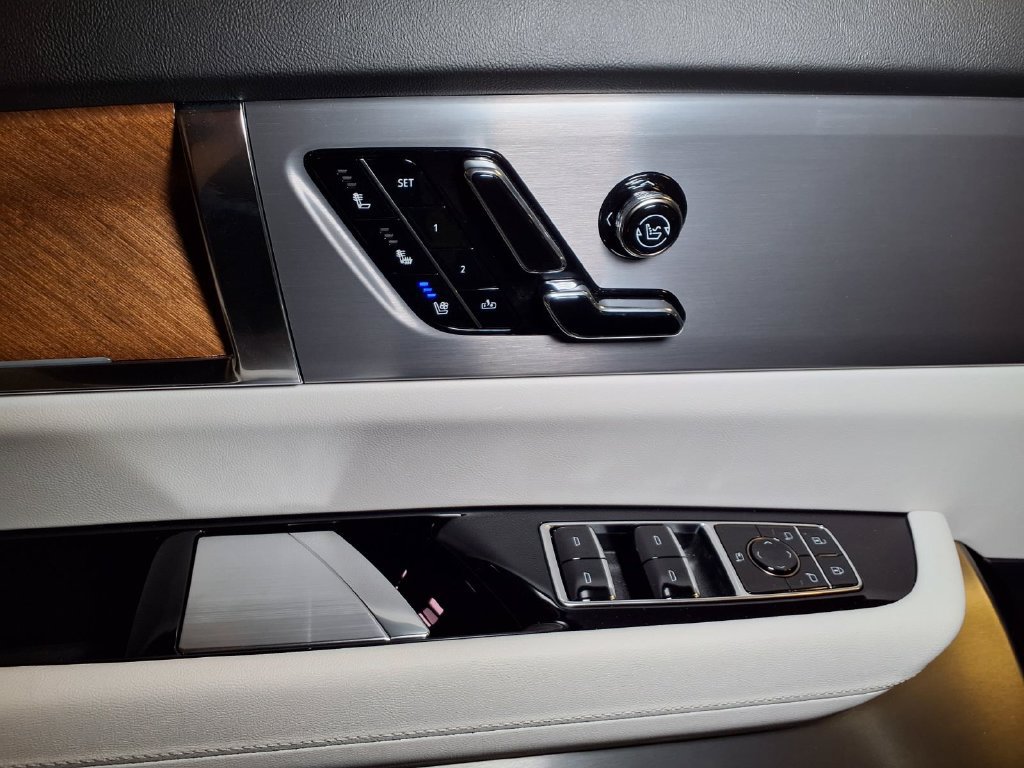 New 2027 Cadillac Vistiq Sport AWD/4WD image 16