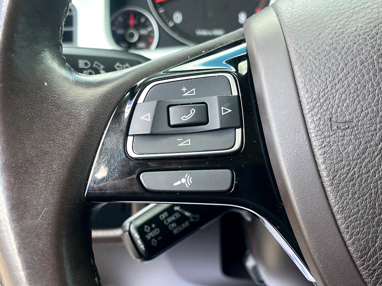 Used 2012 Volkswagen Touareg Hybrid image 26