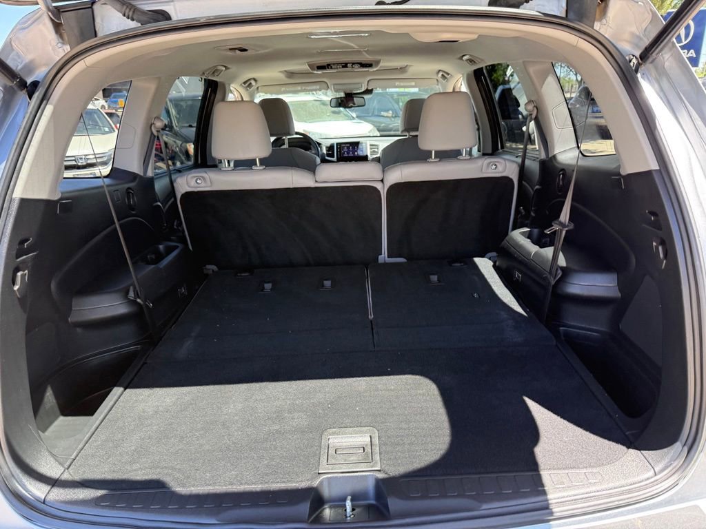 Used 2016 Honda Pilot Touring image 17