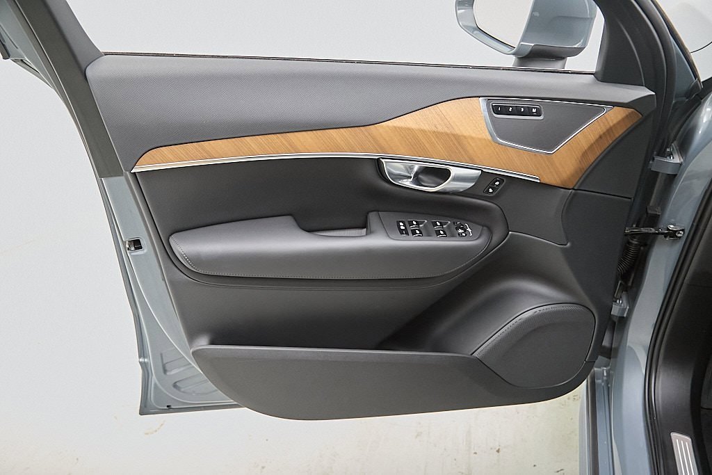 Certified 2023 Volvo XC90 B5 Plus image 11