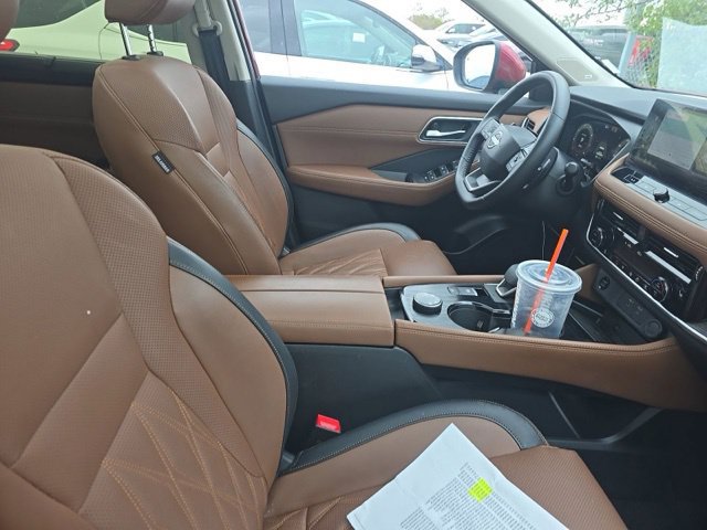 Used 2026 Nissan Rogue Platinum w/ Platinum Premium Package AWD/4WD image 8