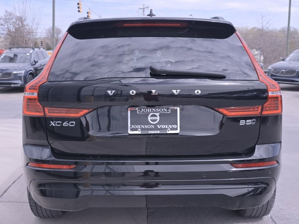 Used 2023 Volvo XC60 B5 Core image 8