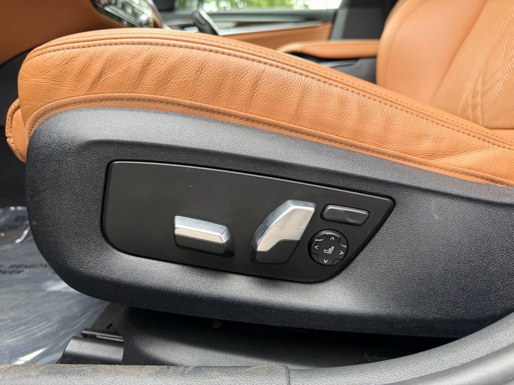 Used 2022 BMW 530e RWD image 13