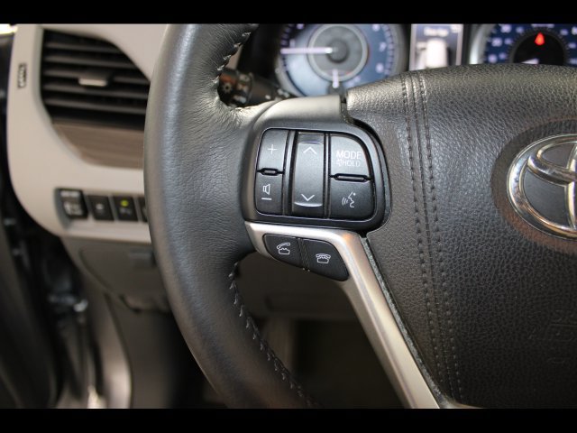 Used 2017 Toyota Sienna XLE w/ XLE Navigation Package FWD image 22
