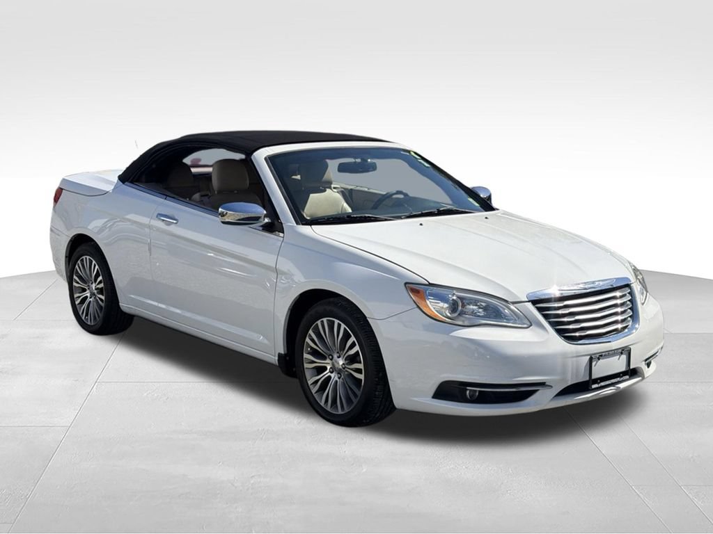 Used 2013 Chrysler 200 Limited FWD image 33