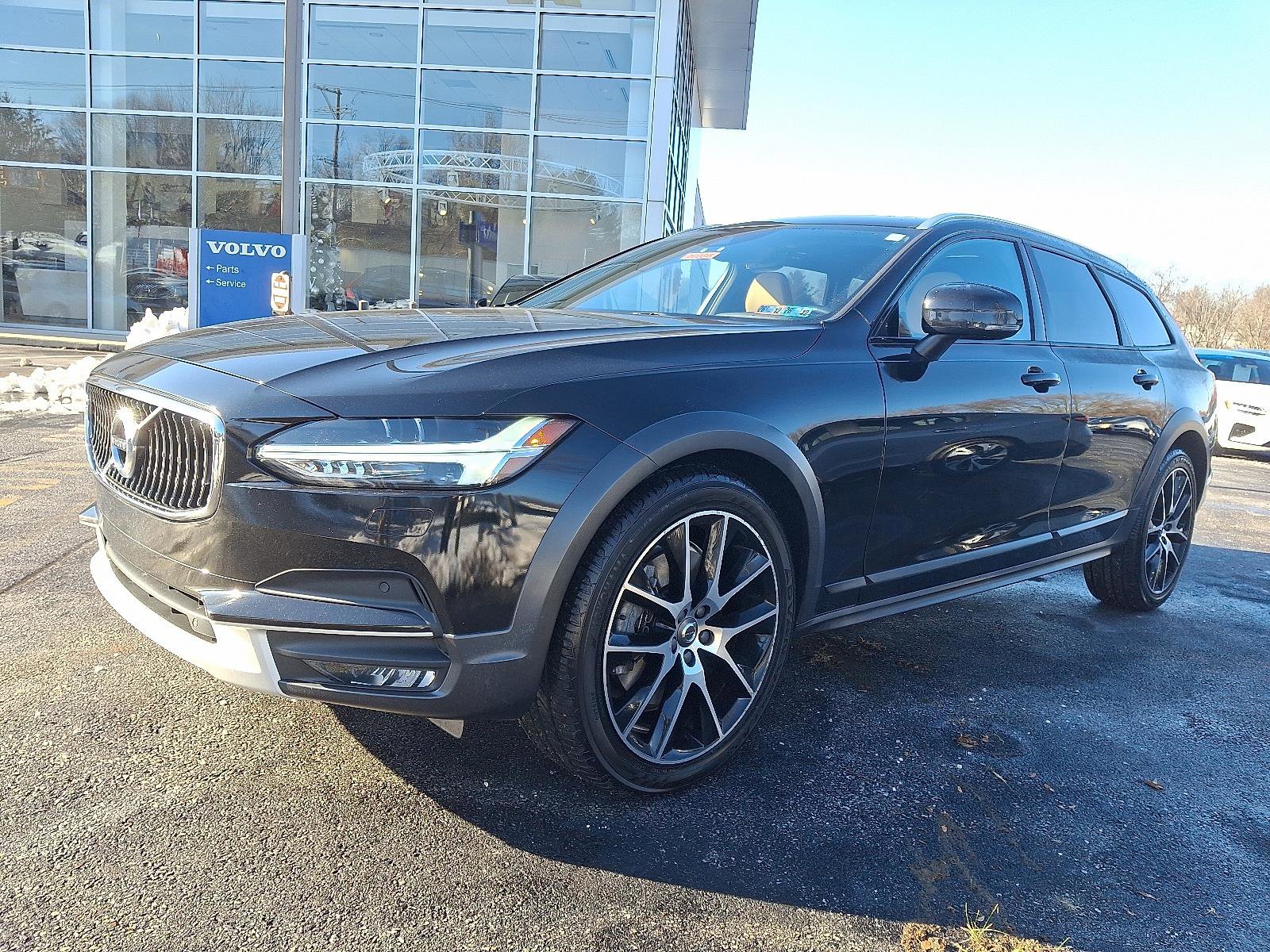 Used 2018 Volvo V90 T6 Cross Country w/ Protection Package Premier image 3