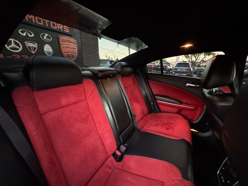 Used 2019 Dodge Charger Scat Pack w/ Dynamics Package RWD image 39
