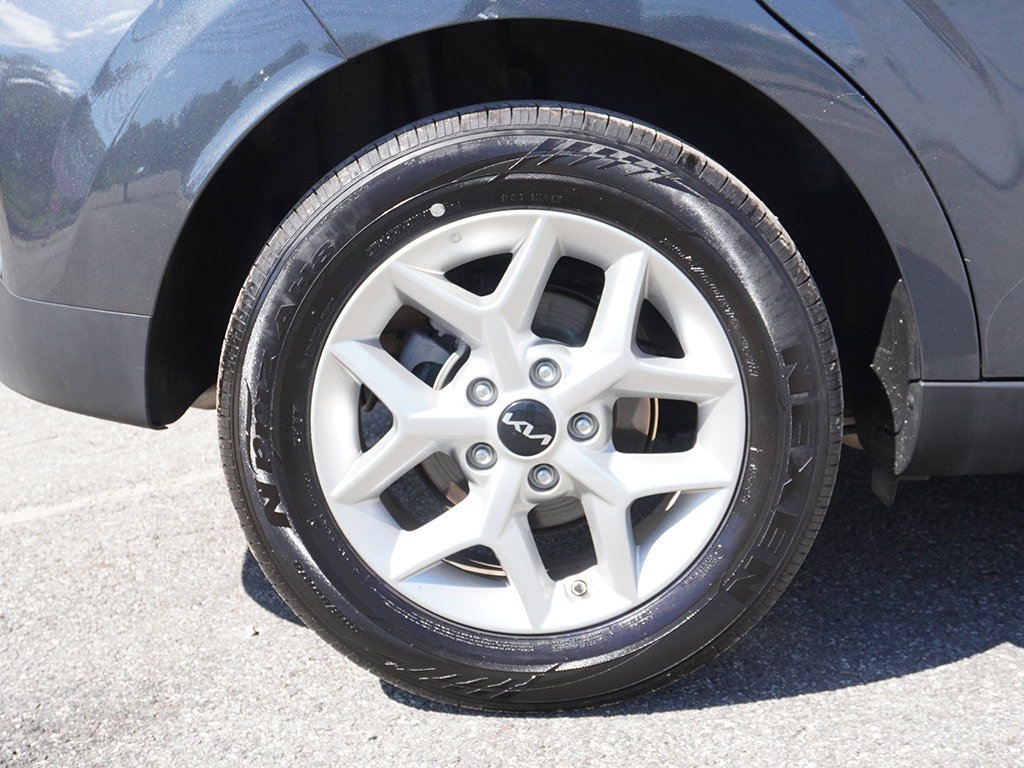 Used 2025 Kia Soul LX w/ LX Technology Package FWD image 19