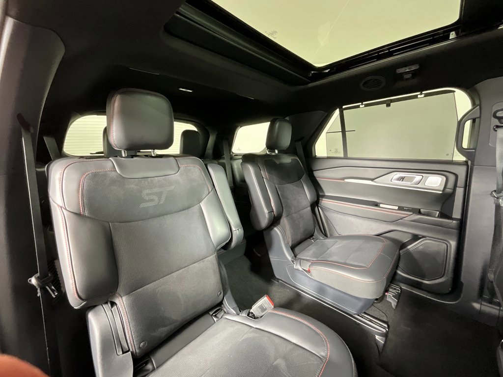Used 2025 Ford Explorer ST image 22