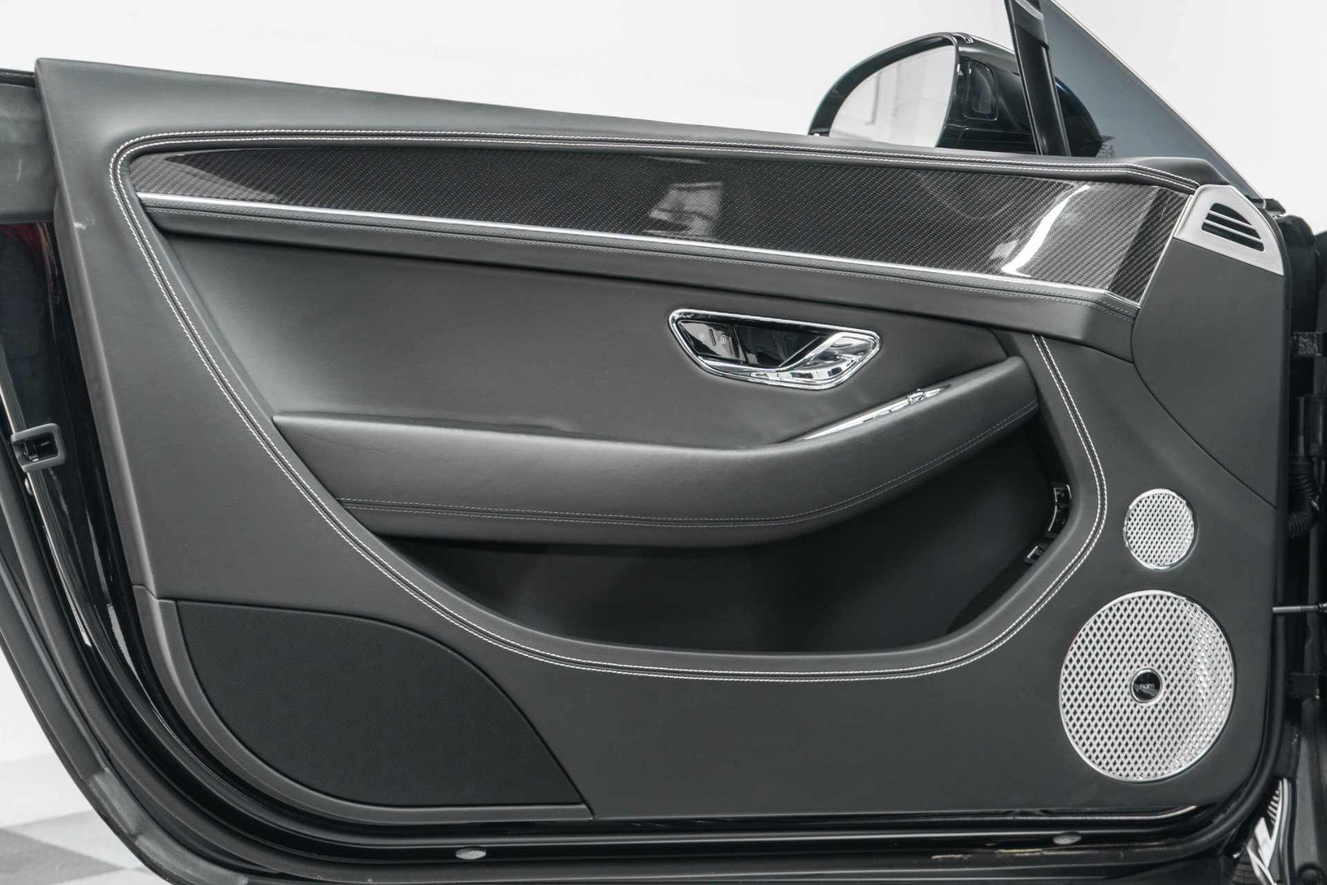 Used 2023 Bentley Continental GT V8 image 44