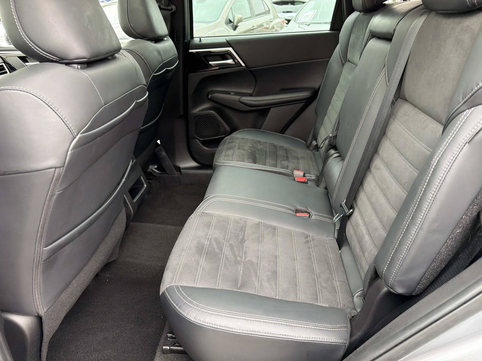 Used 2022 Mitsubishi Outlander SE AWD/4WD image 11