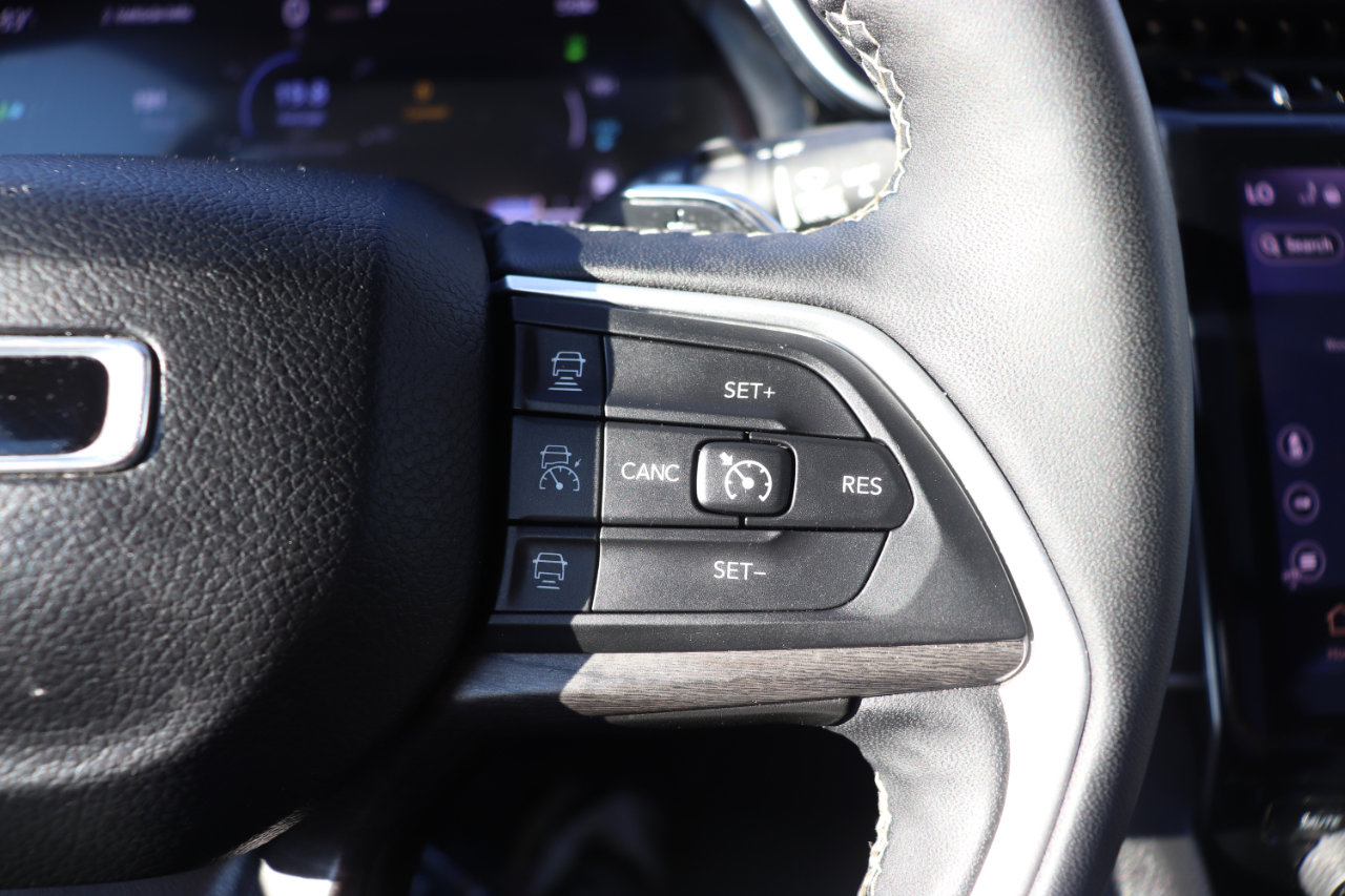 Used 2024 Jeep Grand Cherokee Limited 4xe image 32