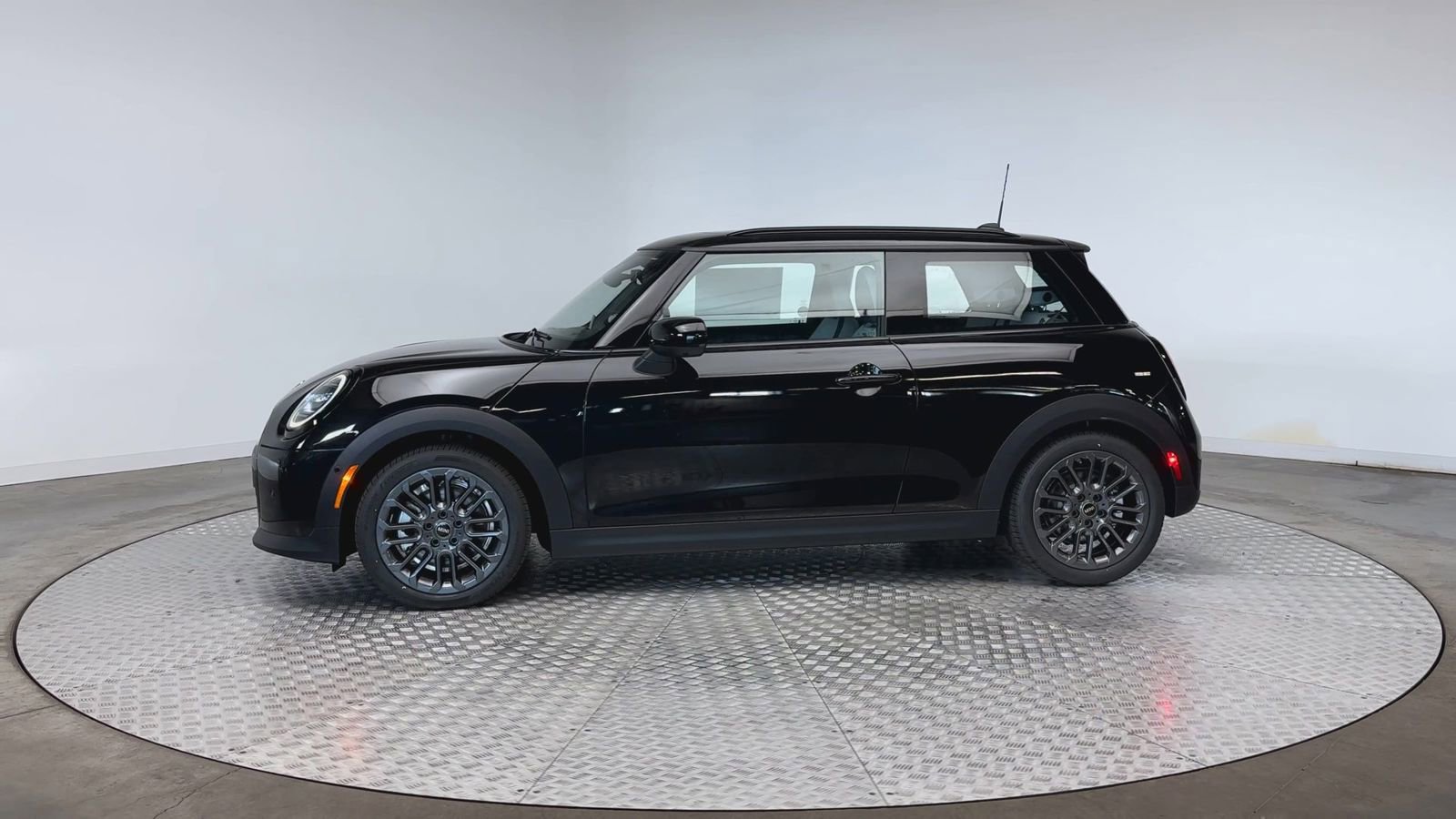 New 2026 MINI Cooper 2-Door Hardtop FWD image 5