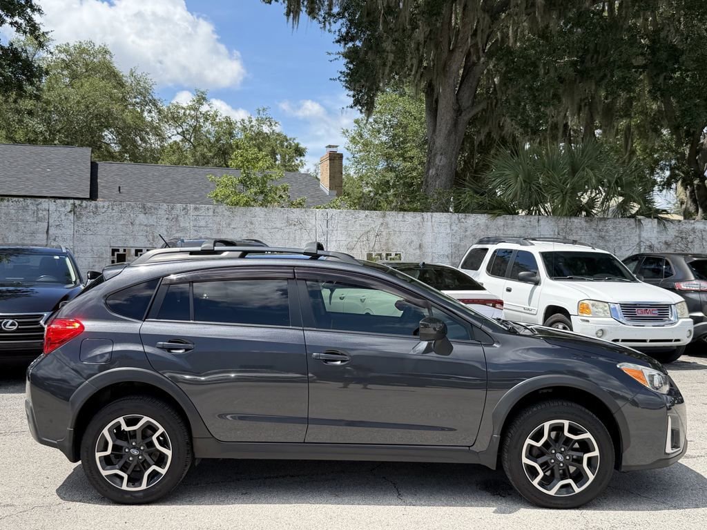 Used 2017 Subaru Crosstrek 2.0i Premium AWD/4WD image 4