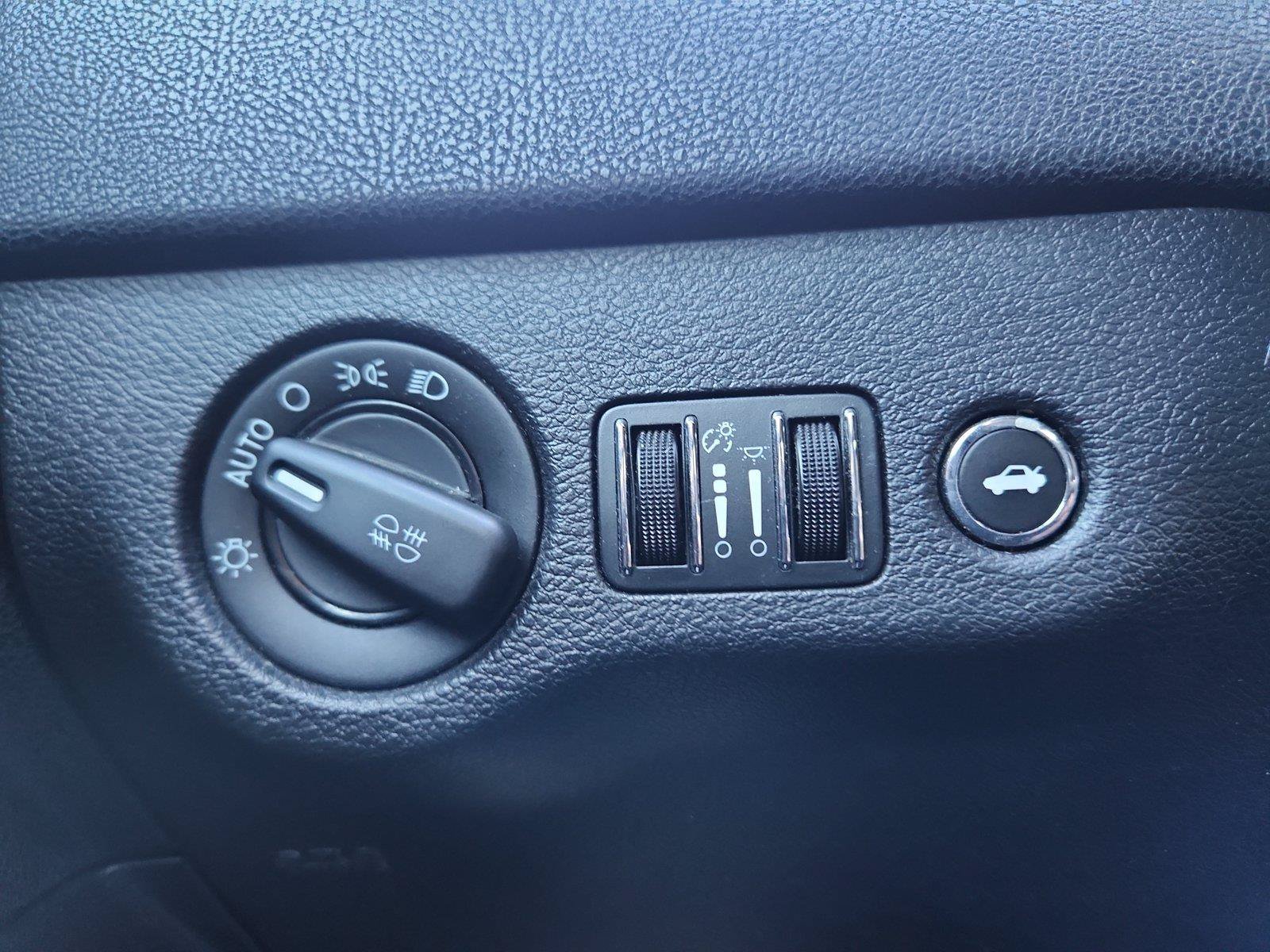 Used 2012 Chrysler 300 SRT8 w/ 19-Premium Speaker Group RWD image 27