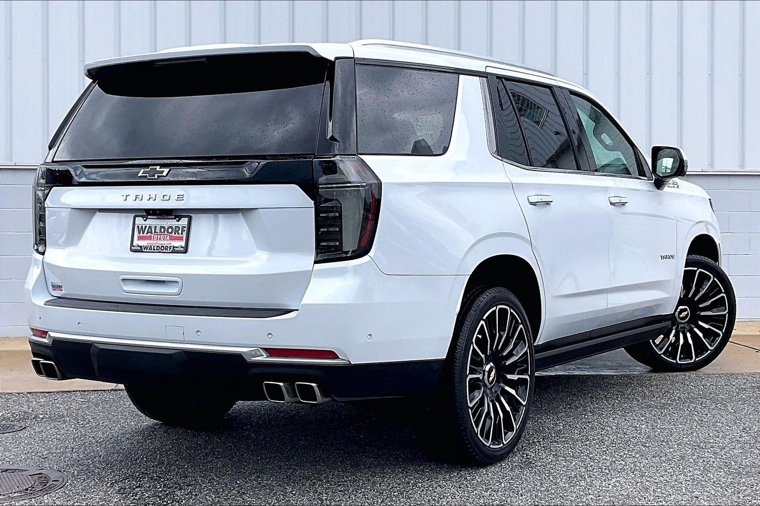 Used 2026 Chevrolet Tahoe High Country AWD/4WD image 15