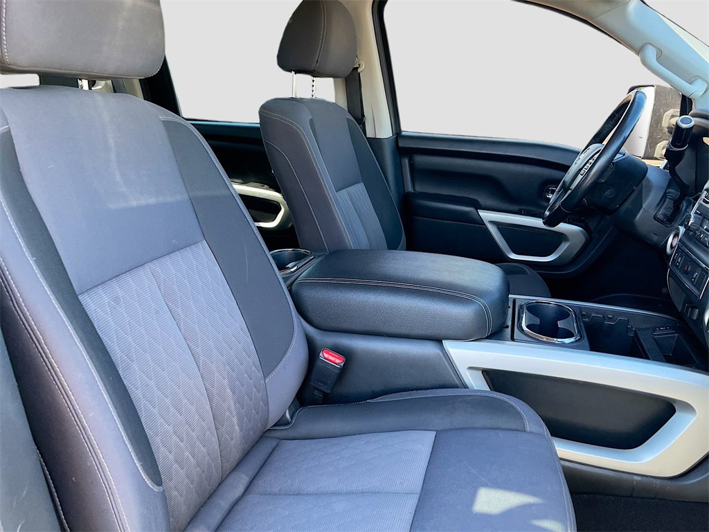 Used 2020 Nissan Titan SV w/ SV Convenience Package image 28