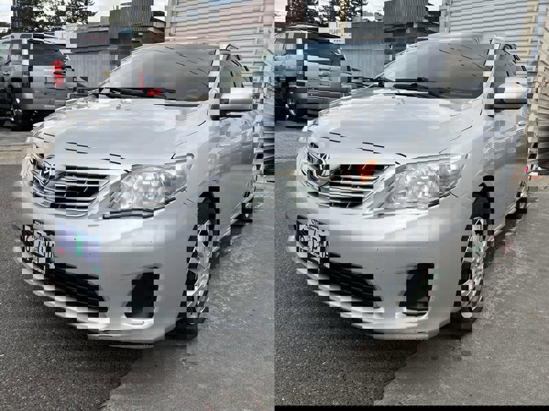 Used 2013 Toyota Corolla LE FWD image 1