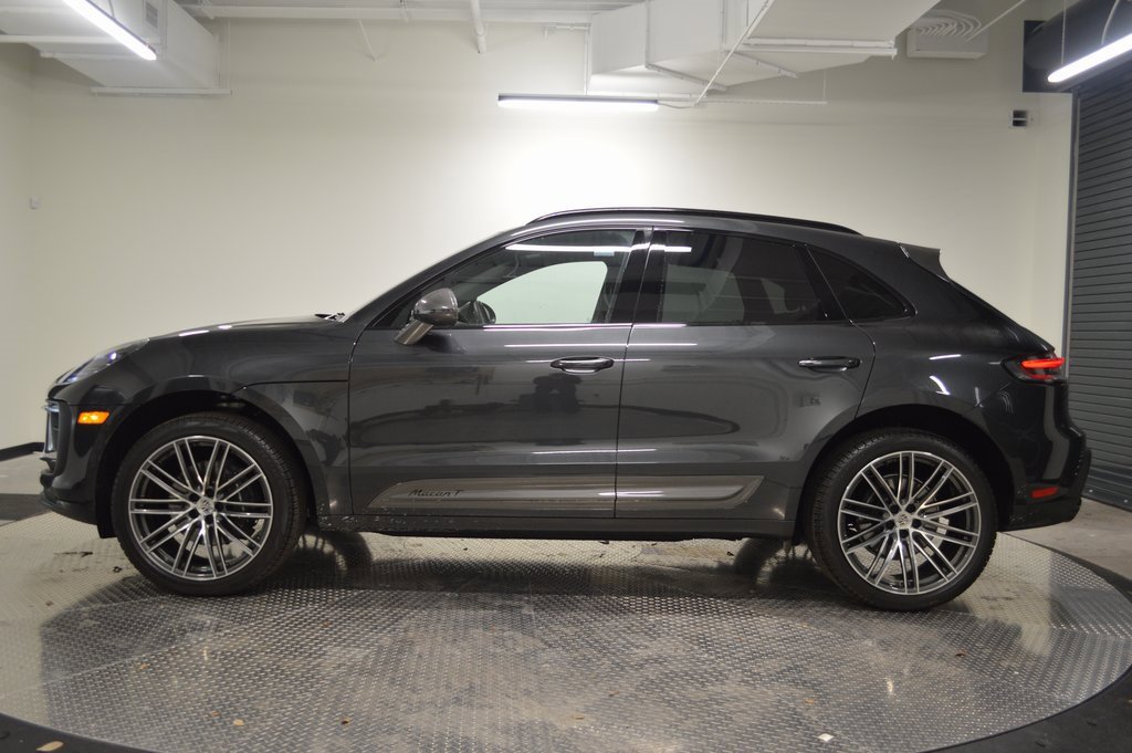 Used 2025 Porsche Macan image 2