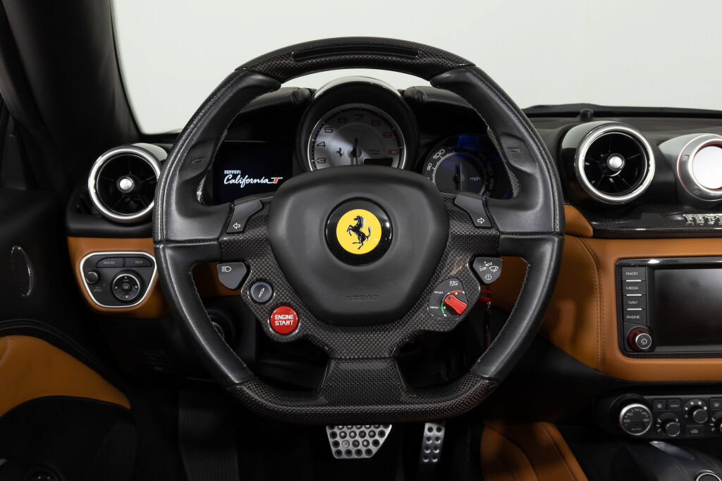 Used 2016 Ferrari California T RWD image 34