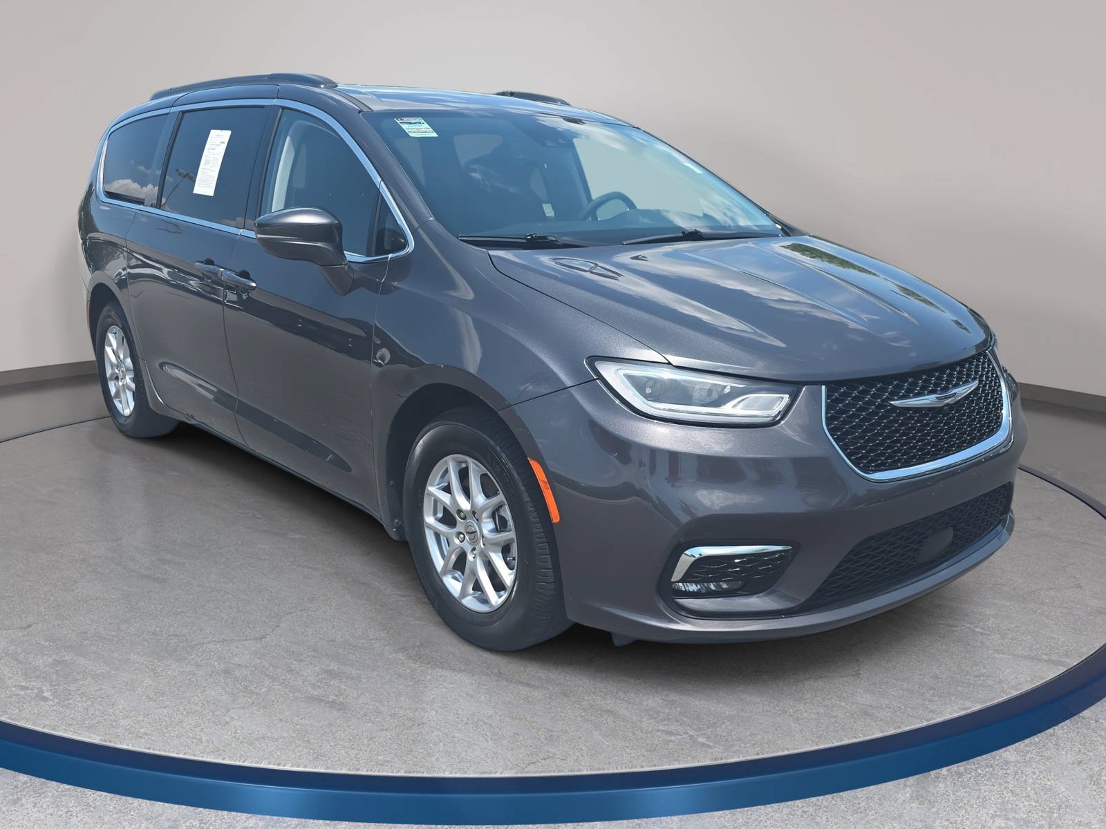 Used 2022 Chrysler Pacifica Touring-L FWD image 3