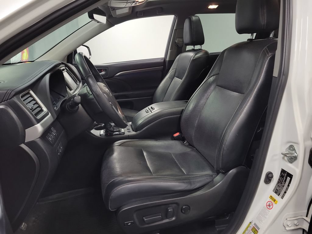 Used 2019 Toyota Highlander Limited Platinum AWD/4WD image 13