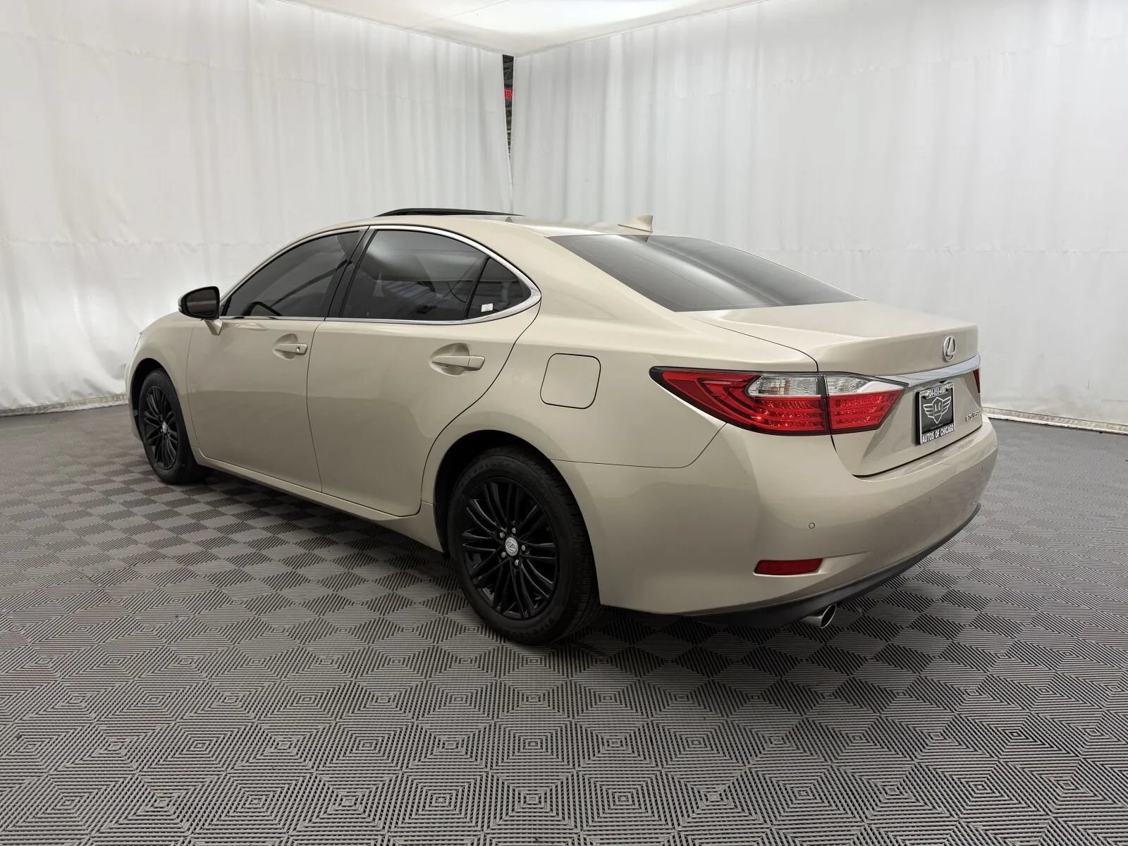 Used 2015 Lexus ES 350 w/ Luxury Package FWD image 7