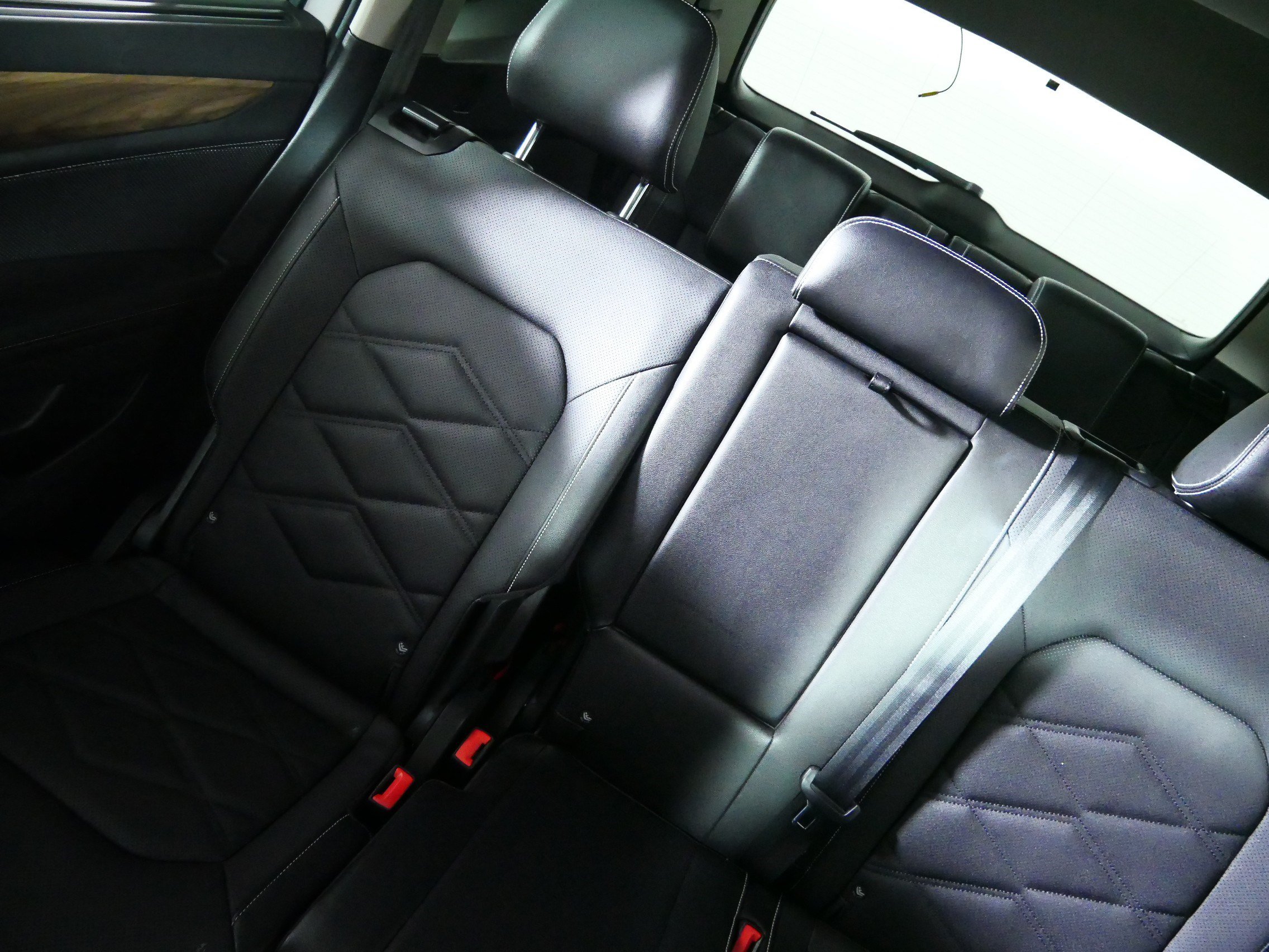 Used 2025 Volkswagen Atlas SE AWD/4WD image 12