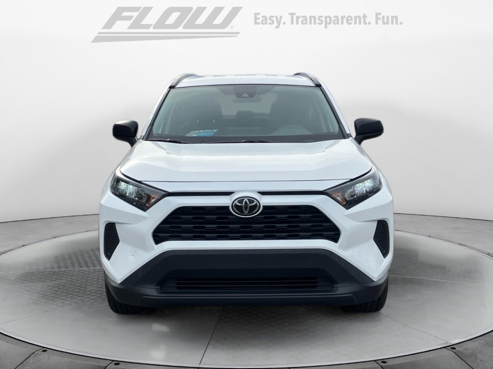 Used 2021 Toyota RAV4 LE image 2