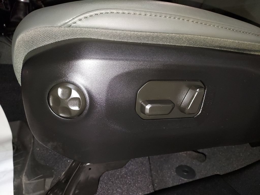 Used 2025 Jeep Gladiator Mojave AWD/4WD image 18
