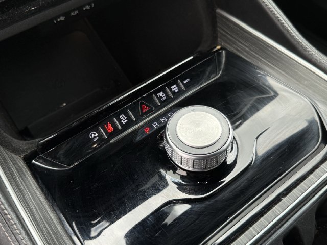 Used 2024 Jeep Wagoneer L Series II RWD image 21