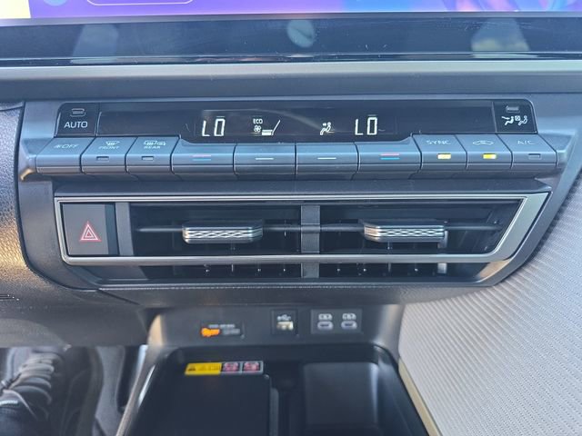 Used 2025 Toyota Camry SE image 23